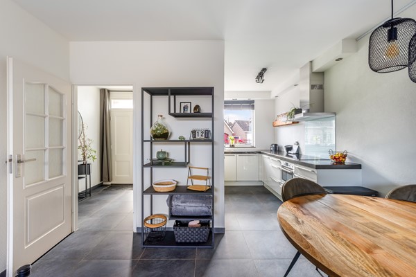 Foto - Te koop:  Verzorgde tussenwoning in Fijnaart!